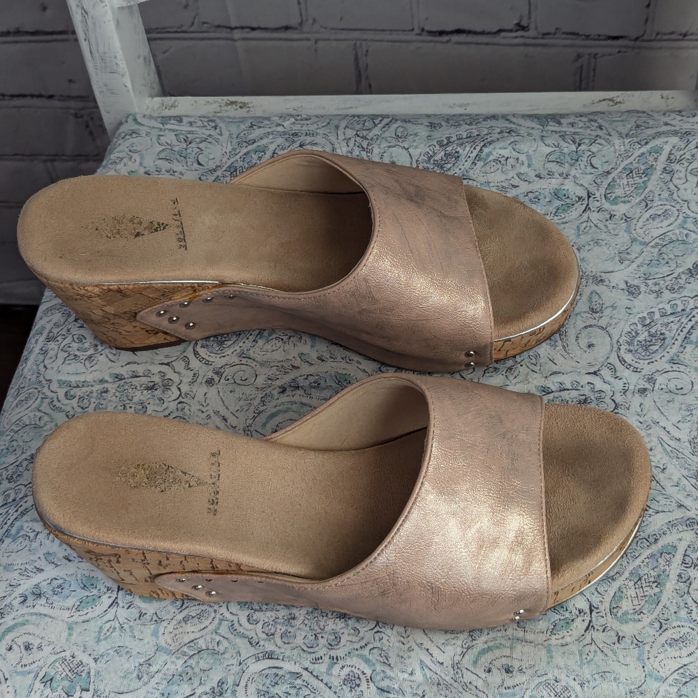 Volatile sandals - Picture 2 of 15